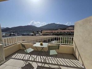 Outdoor dining - Apartment, AC, parking - 4 guests (Lumio)