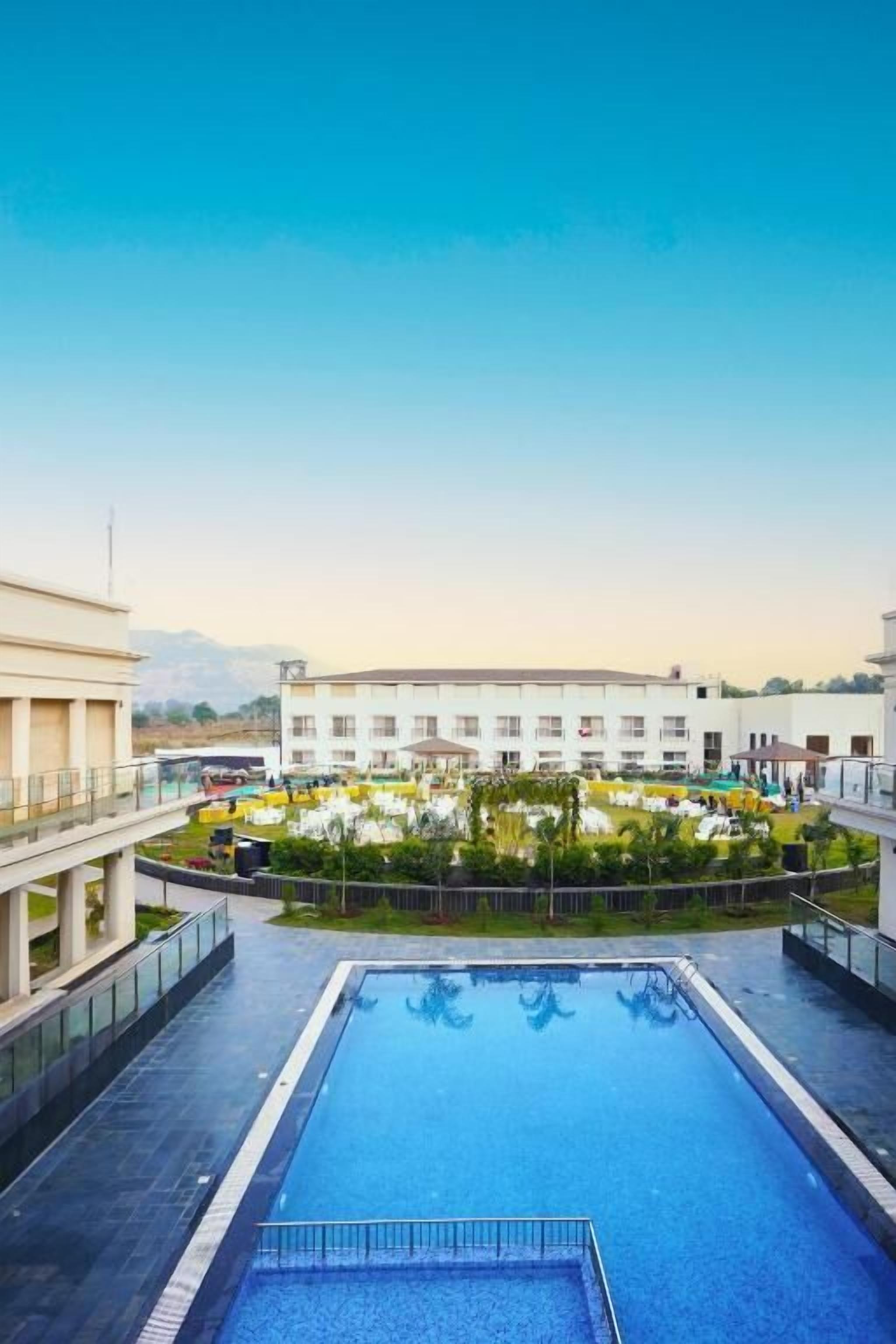 Habitación Deluxe doble, vistas al jardín | Piscina