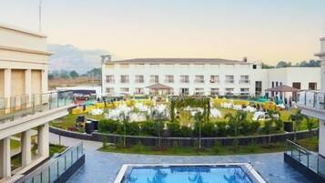 Habitación Deluxe doble, vistas al jardín | Piscina