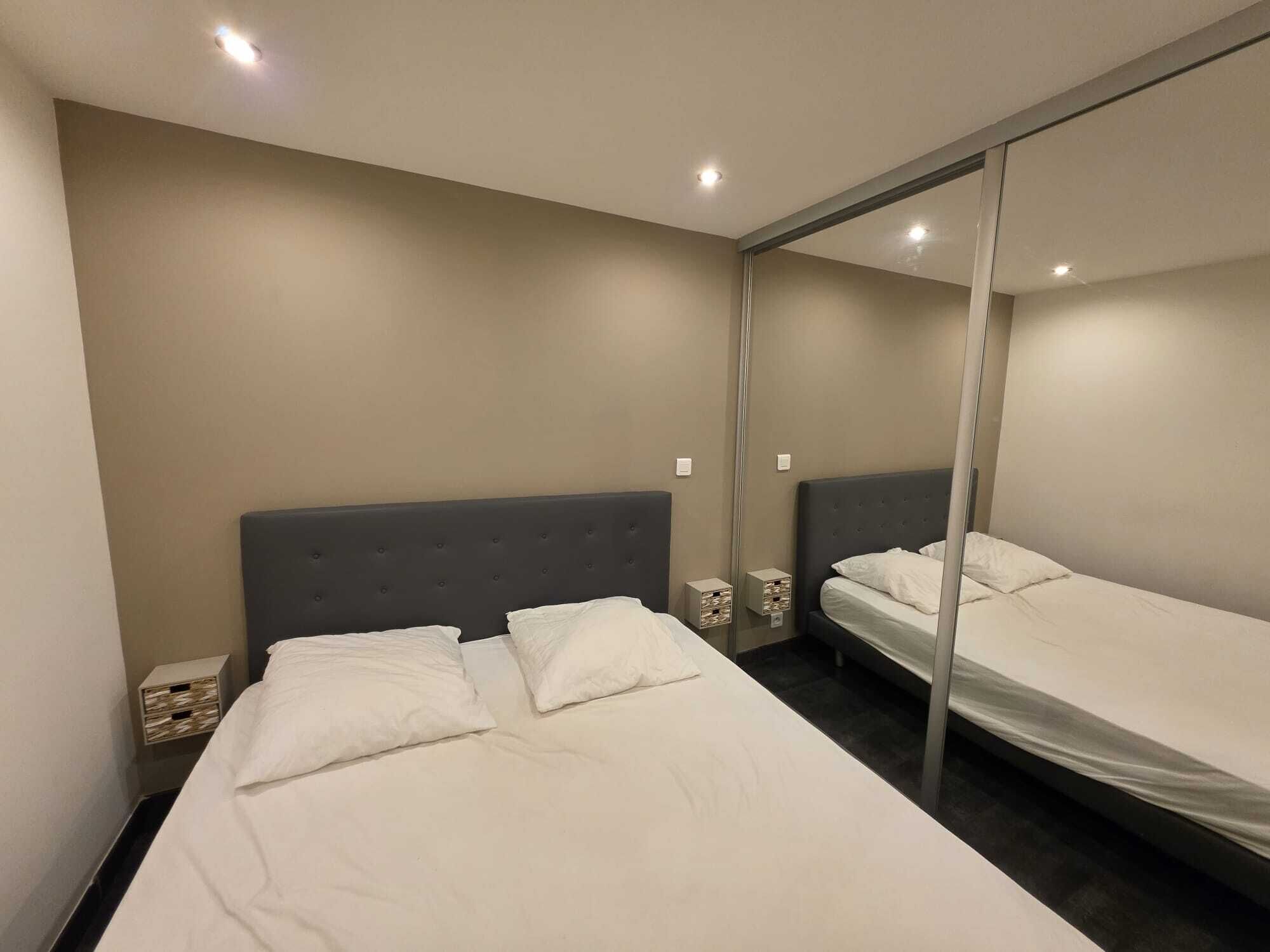 1 bedroom, bed sheets