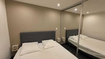 1 bedroom, bed sheets