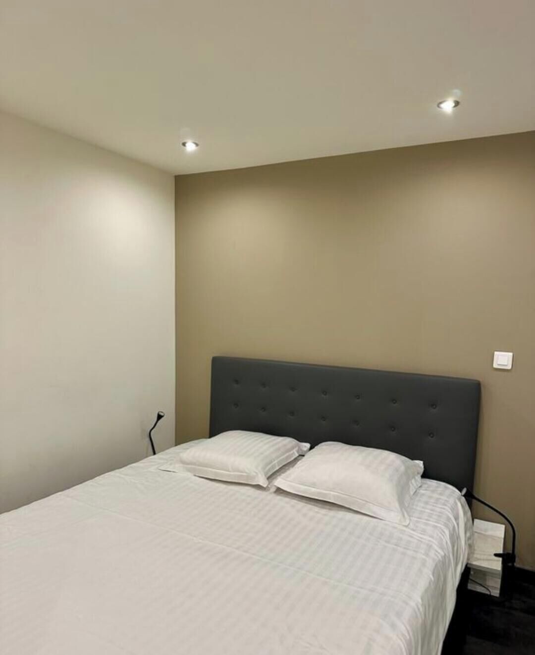 1 bedroom, bed sheets