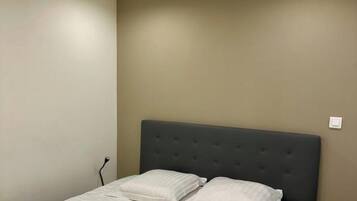 1 bedroom, bed sheets