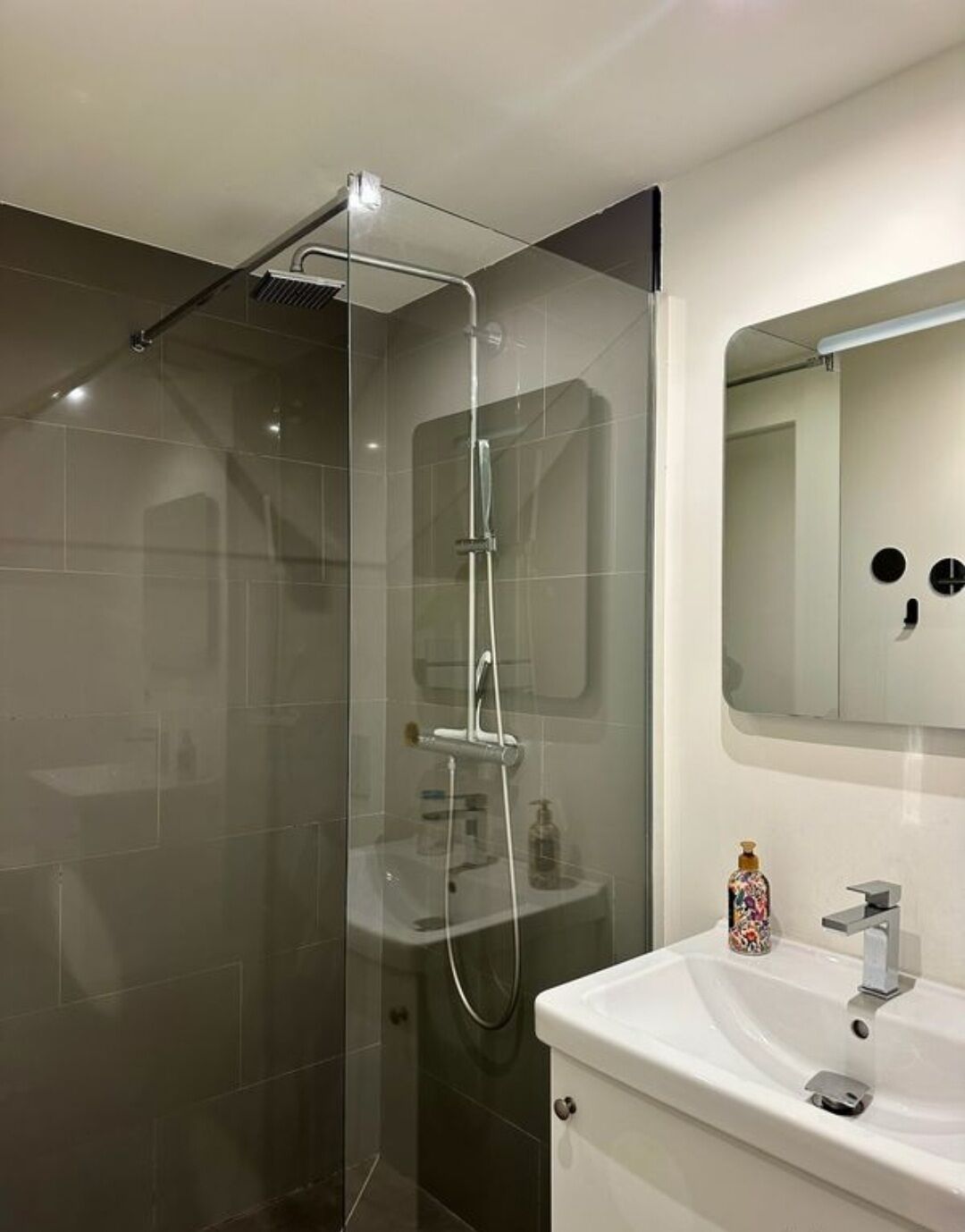 Douche, serviettes fournies