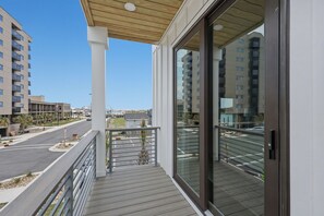Property grounds - Offshore Elite-Luxury Townhouse-Downtown Morehead City-Available May 15! (Morehead City)