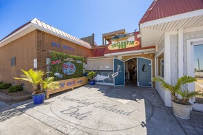 Property grounds - Offshore Elite-Luxury Townhouse-Downtown Morehead City-Available May 15! (Morehead City)