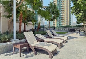 Outdoor pool - bnbme - 29 Boulevard - 2BR (Dubai)