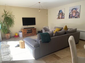 Living area - Comfortable air-conditioned house in the heart of Provence (L'Isle-sur-la-Sorgue)