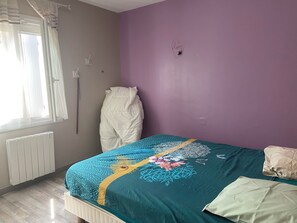 Room - Comfortable air-conditioned house in the heart of Provence (L'Isle-sur-la-Sorgue)