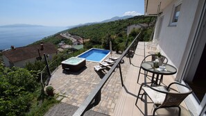 Outdoor dining - Villa Terra by Villas Guide (Bregi)