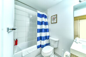 Bathroom - Tranquil Downtown Retreat in a 2BR with 2 Spacious baths. Easy Downtown Access! (Toronto)