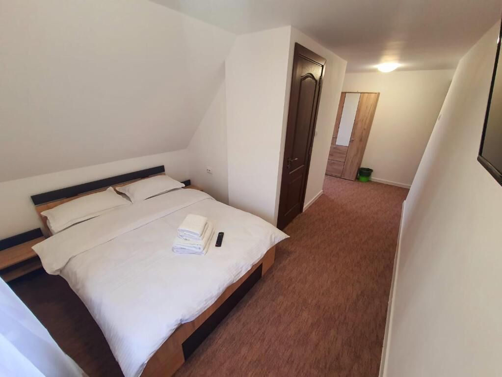 Double Room, Balcony, Mountain View | WiFi (free)