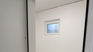 A narrow hallway with a door on the left and a small window on the right. - Cozy vacation rental in the Allgäu region—perfect for families and couples (Sontheim)