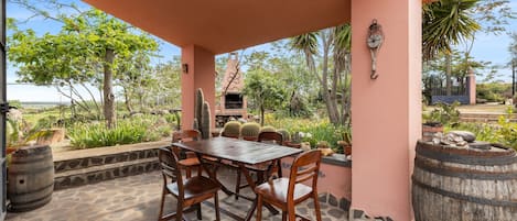 Outdoor dining