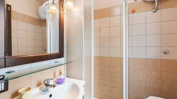 Shower, towels