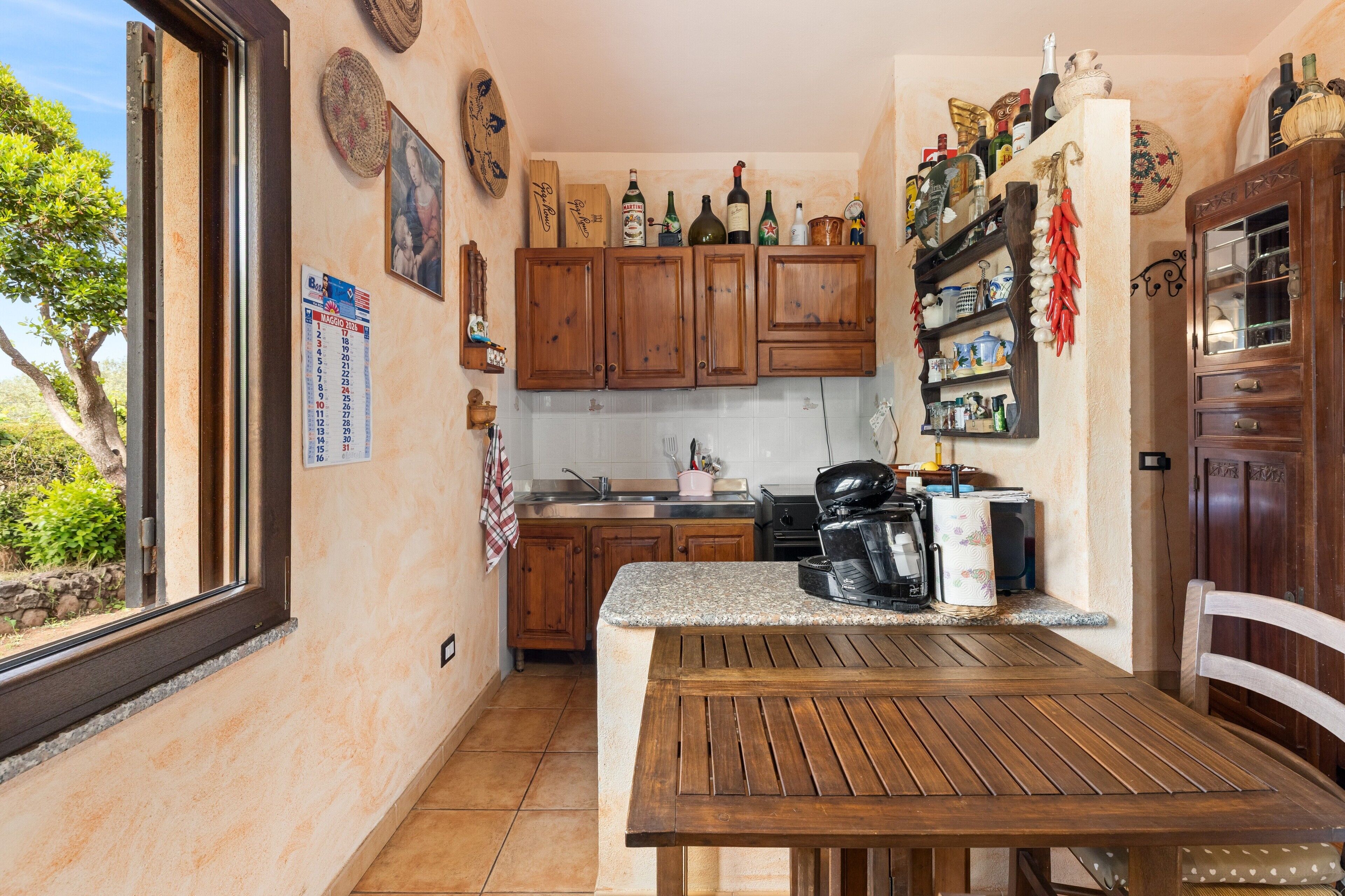 Frigorifero, piano cottura, macchina per tè/caffè