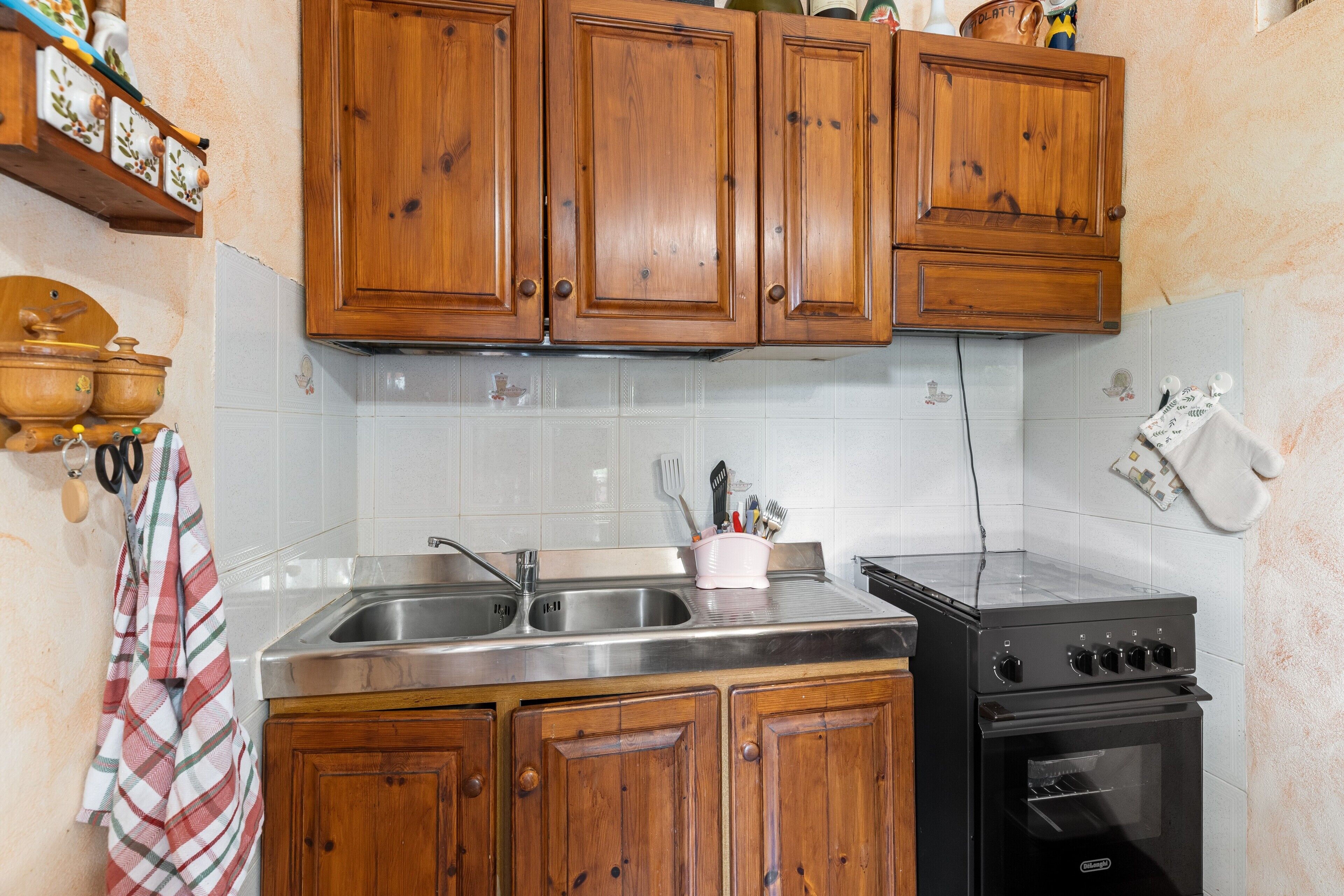 Refrigerador, placa de cocina, cafetera/tetera, utensilios de cocina