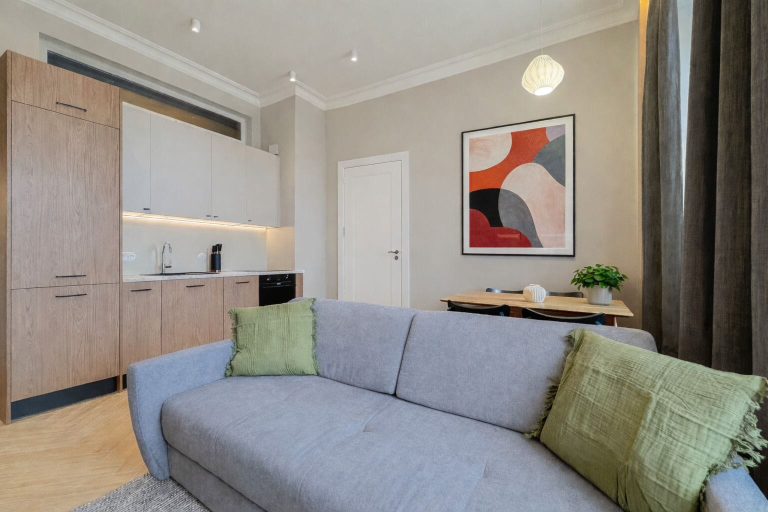 Deluxe Apartment, City View | Living area