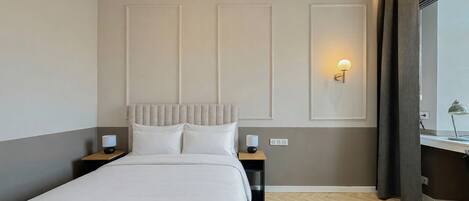 Deluxe Apartment, City View | Iron/ironing board, free WiFi