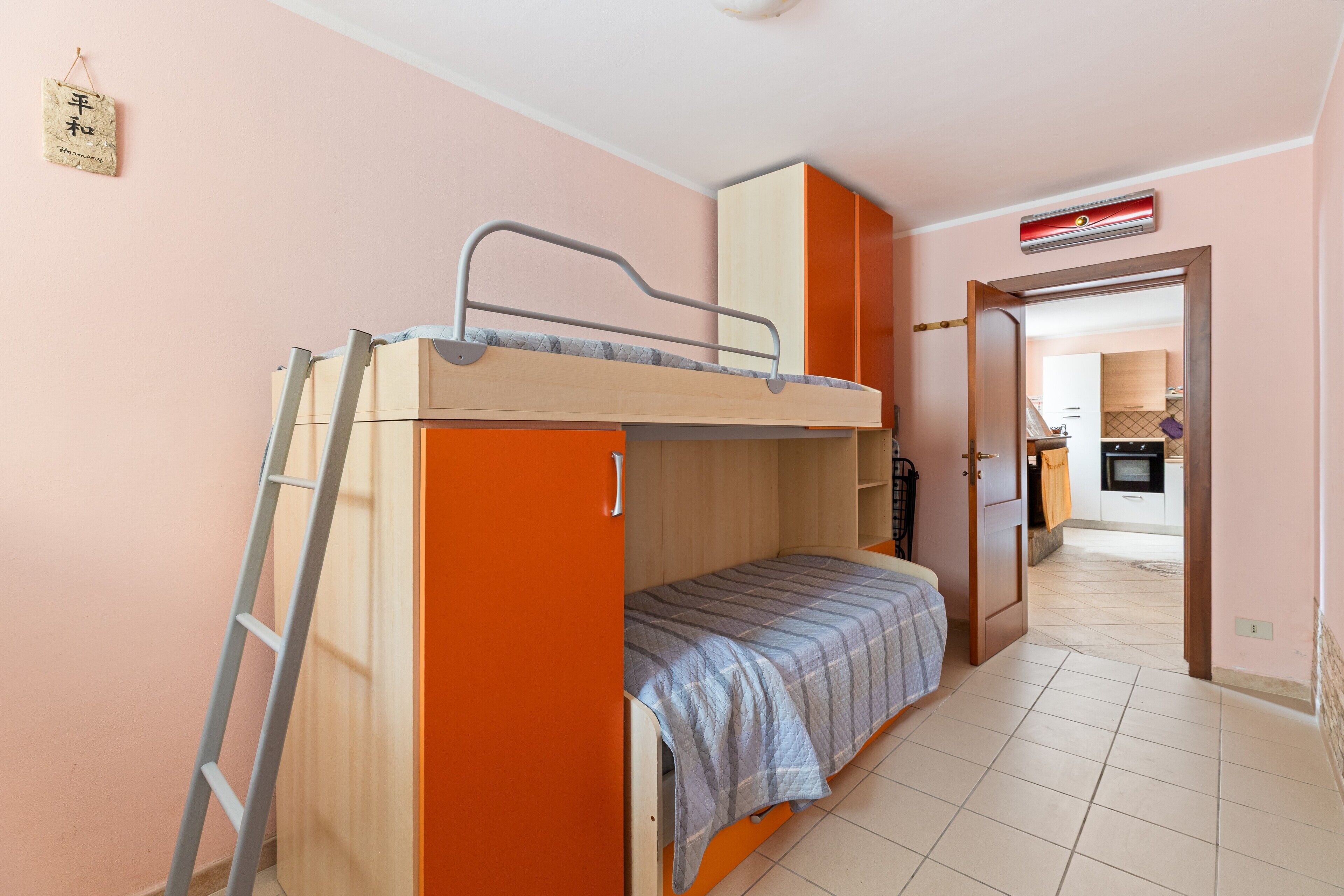 2 bedrooms, iron/ironing board, bed sheets