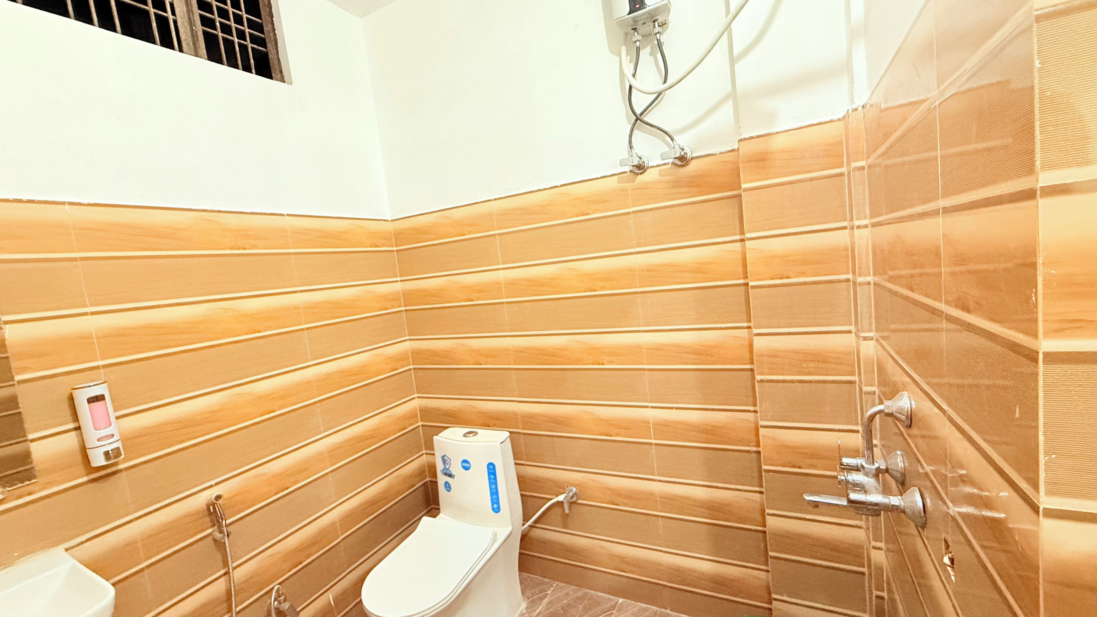 Shower, towels, soap, shampoo