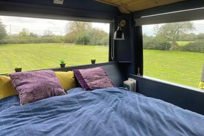 1 bedroom, bed sheets - Near The Wave- Glamping- Bbq- Parking- Sleeps 4 (Bristol)