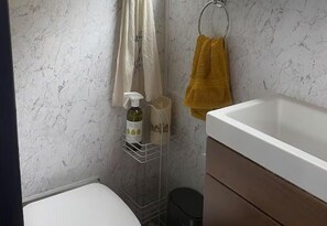 Bathroom - Near The Wave- Glamping- Bbq- Parking- Sleeps 4 (Bristol)