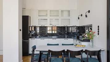 Luxury-Apartment, Stadtblick | Speisen