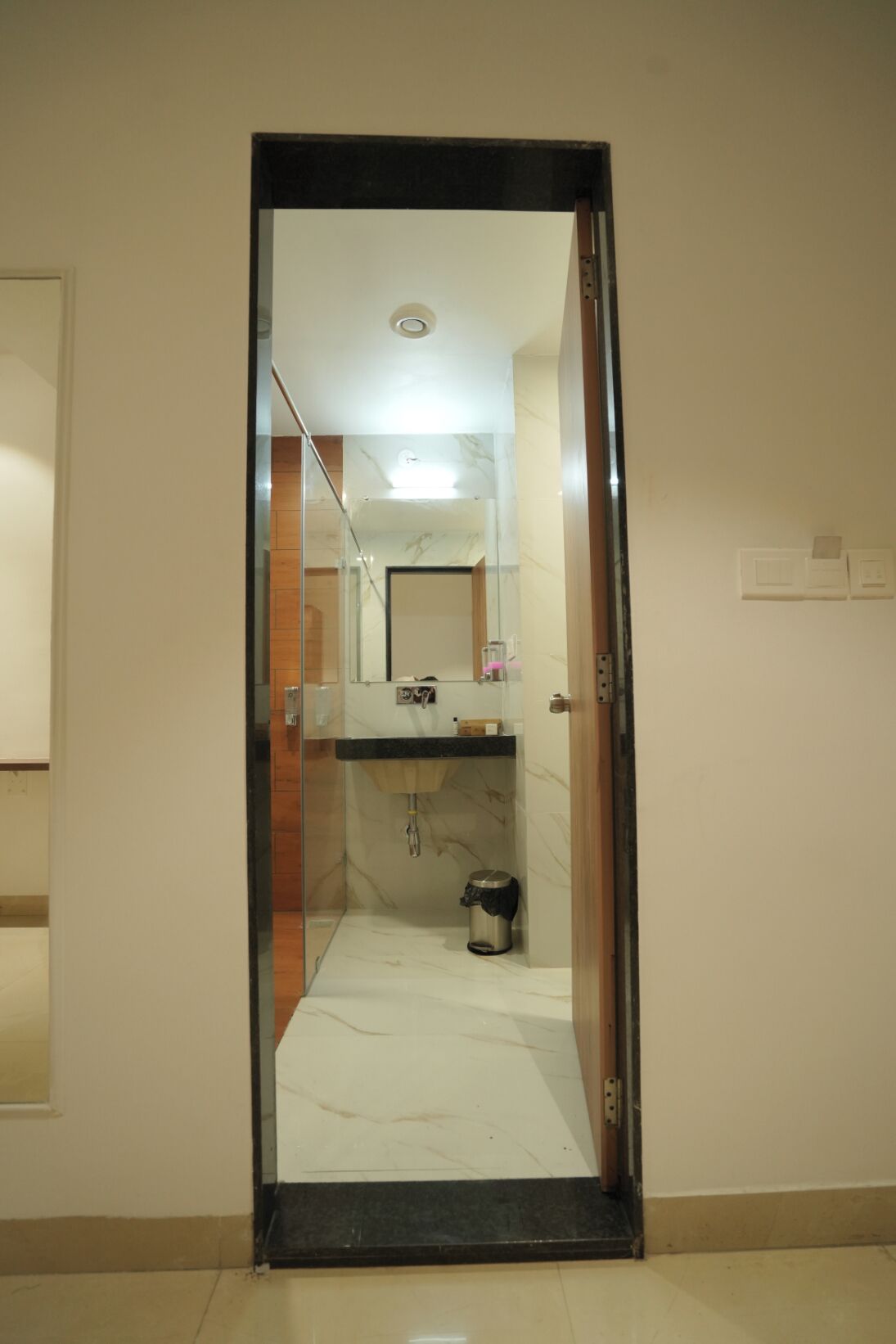 Ducha, artículos de tocador gratuitos, secador de pelo, toallas