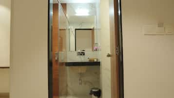 Club Room, City View | Bathroom | Shower, rainfall showerhead, free toiletries, hair dryer