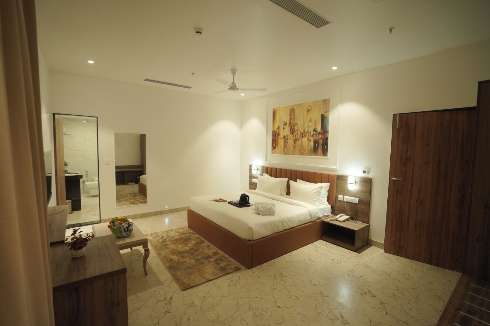 Superior Suite, City View | Desk, laptop workspace, iron/ironing board, free WiFi