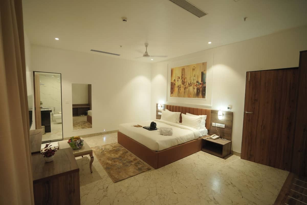 Superior Suite, City View