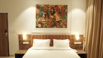 Deluxe Room, City View | Desk, laptop workspace, iron/ironing board, free WiFi