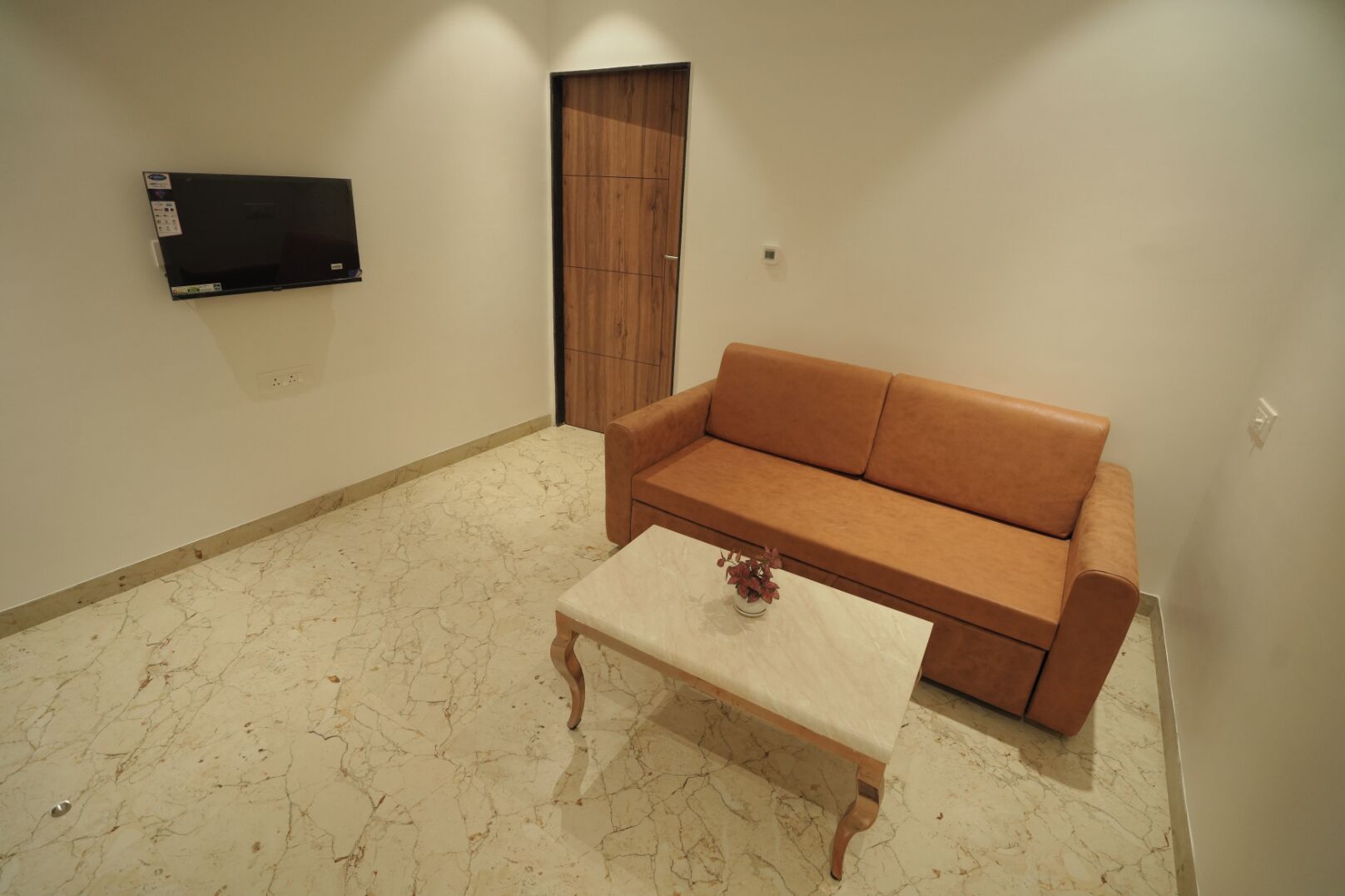 Business Suite, City View | Desk, laptop workspace, iron/ironing board, free WiFi