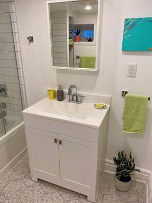 Bathroom - Furnished 1BR Apartment | Private Entry | Ideal 1–3 Mth Stays | Transit Paradise (Toronto)