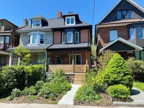 Exterior - Furnished 1BR Apartment | Private Entry | Ideal 1–3 Mth Stays | Transit Paradise (Toronto)