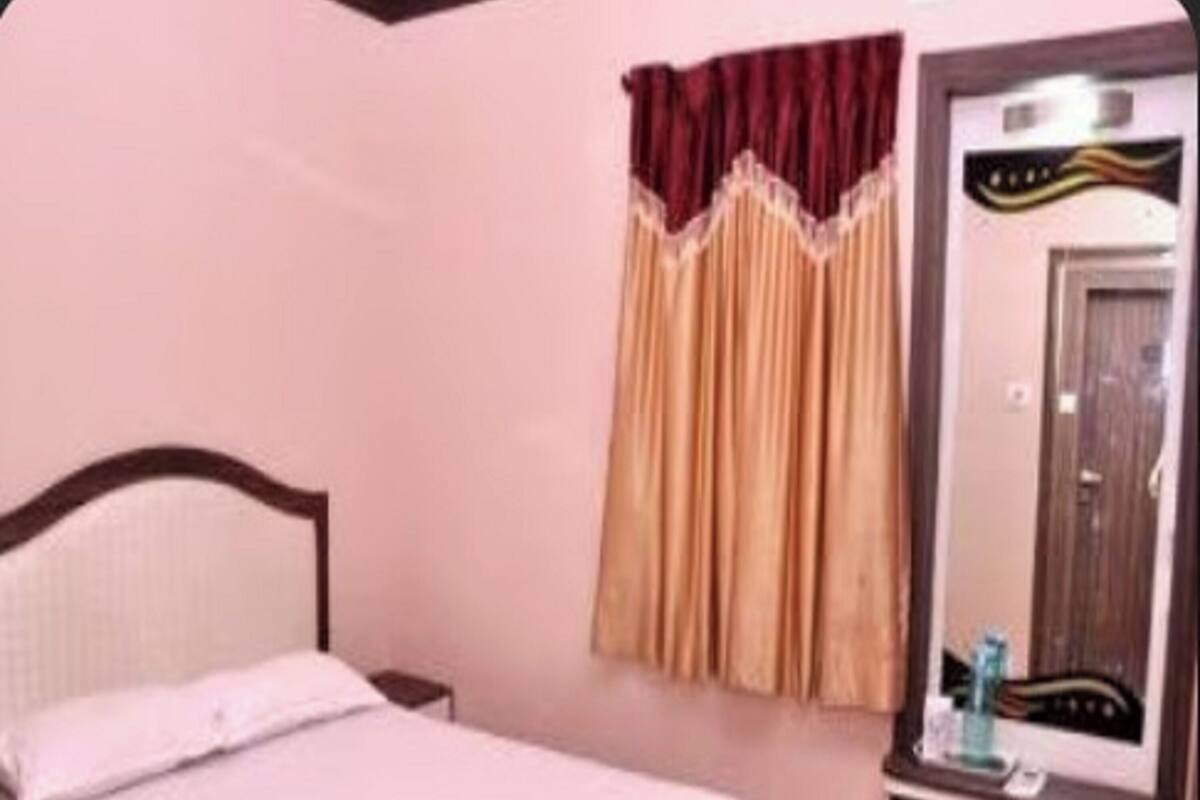 Ropa de cama hipoalergénica, escritorio, wifi gratis y ropa de cama 
