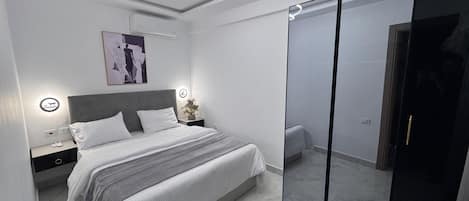 2 bedrooms, iron/ironing board, WiFi