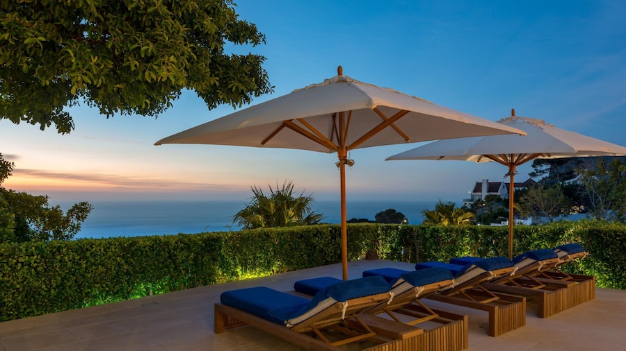 Camps Bay Luxury 5 Star 5 Bed w Gym Majestic Villa