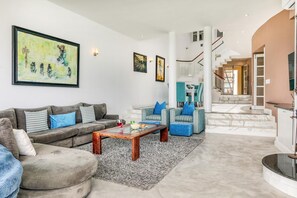 House - Camps Bay 6bed w Ocean Views and Pool Villa Sevara (Cape Town)