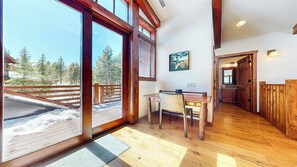 Dining - Expansive Modern Golf Course Home, Private Hot Tub & Gas Grill (Mammoth Lakes)