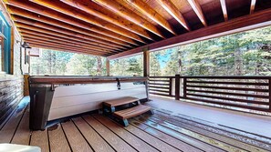 Terrace/patio - Expansive Modern Golf Course Home, Private Hot Tub & Gas Grill (Mammoth Lakes)