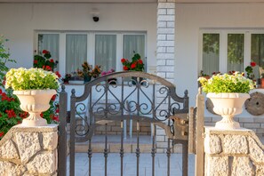 Exterior detail - Studio apartment Luce (Povljana)