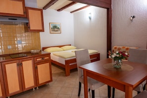 Dining - Studio apartment Luce (Povljana)