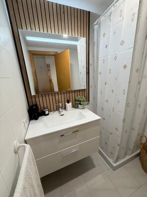 Shower, hair dryer, towels, soap - Tamy-Home@ (Empuriabrava)