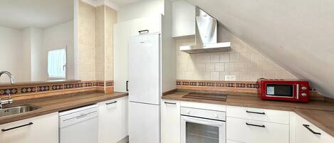 Refrigerador, microondas, horno y lavavajillas