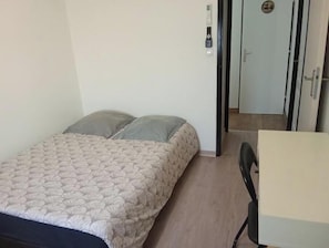 1 bedroom, free WiFi, bed sheets - Charming house in Valensole - Lavender on foot & free parking (Valensole)
