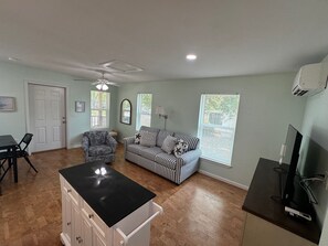 Smart TV - Joe's Place- A Hidden Gem by the Bay (Port St Joe)