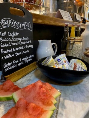 Breakfast buffet - The Ilchester Arms Hotel (Ilchester)