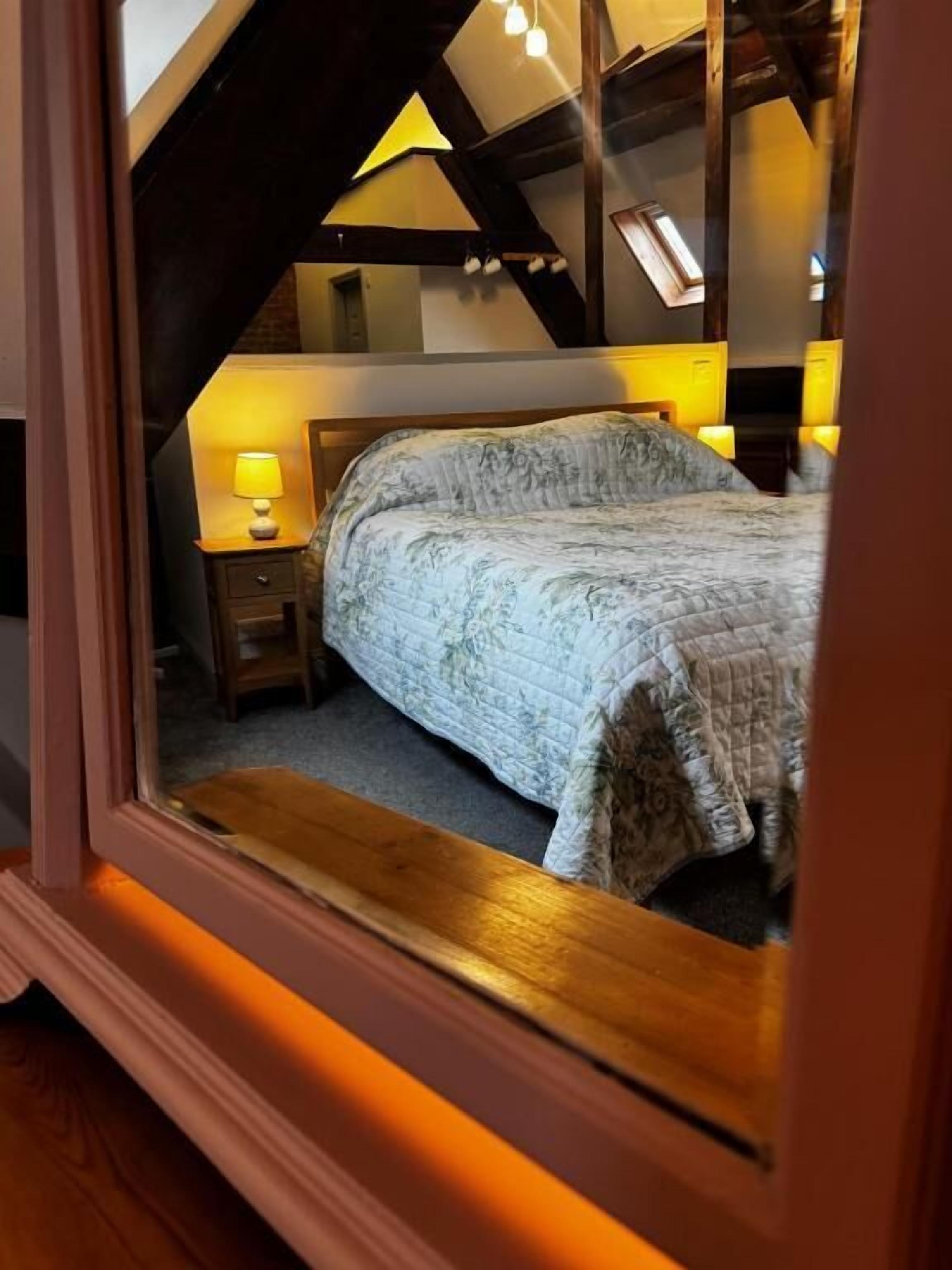 Deluxe Suite | Iron/ironing board, free WiFi, bed sheets